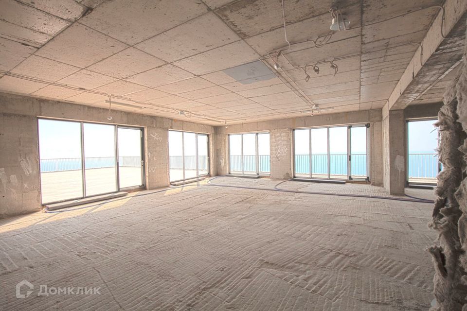 Продаётся 3-комнатная квартира, 270 м²