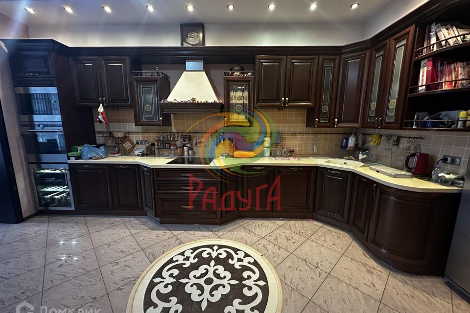 Продаётся 4-комнатная квартира, 148.9 м²