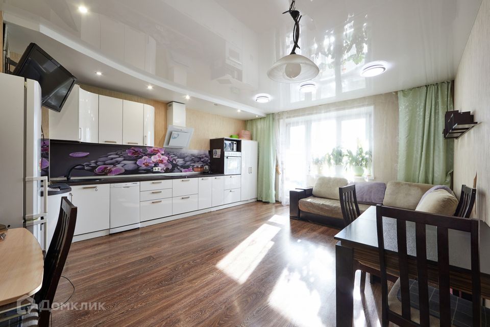 Продаётся 2-комнатная квартира, 69.8 м²