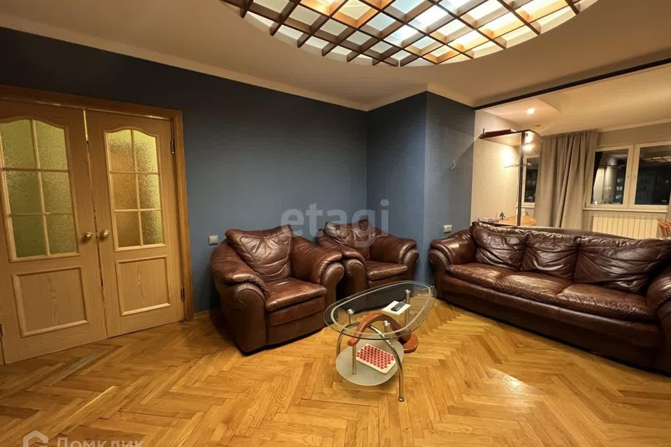 Продаётся 3-комнатная квартира, 134 м²