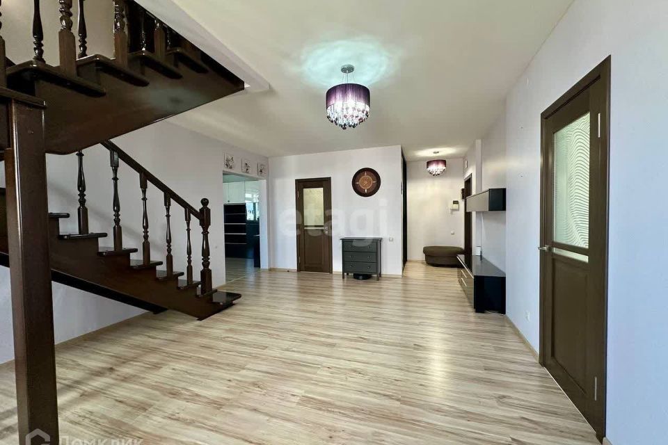 Продаётся 5-комнатная квартира, 172.7 м²