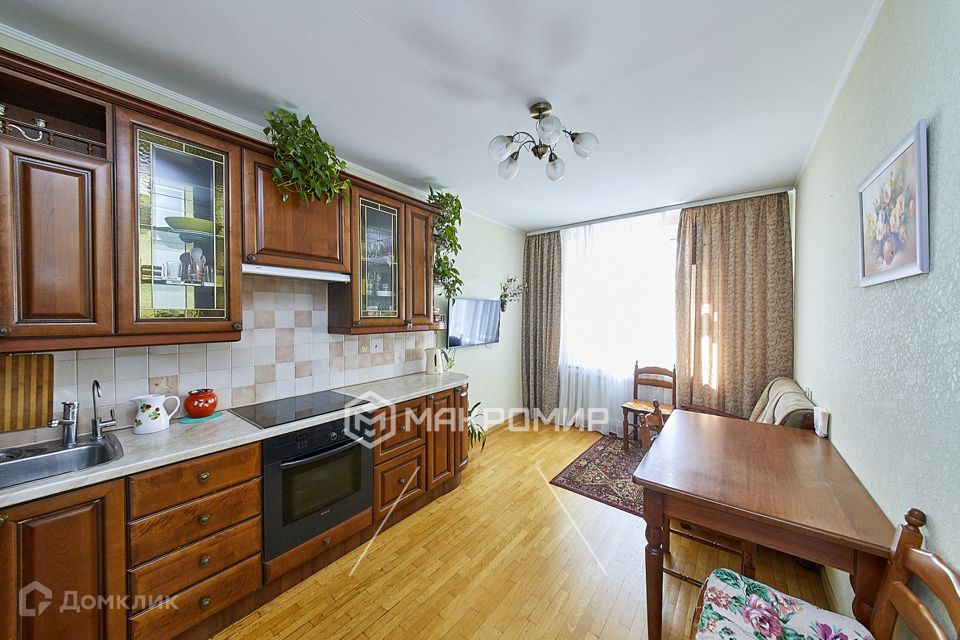 Продаётся 4-комнатная квартира, 139.7 м²