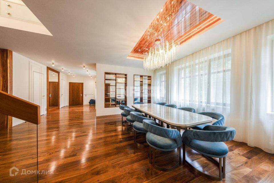 Продаётся 6-комнатная квартира, 440 м²