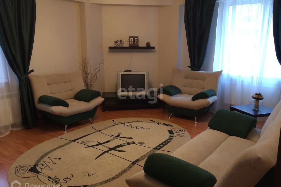 Сдаётся 2-комнатная квартира, 75 м²