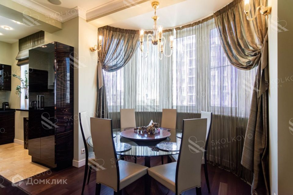 Продаётся 4-комнатная квартира, 130 м²