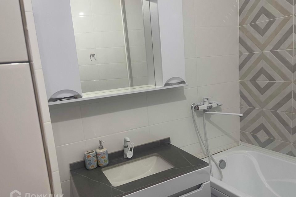 Продаётся 4-комнатная квартира, 105 м²