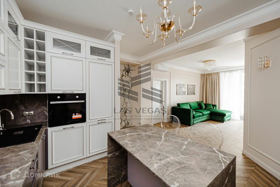 Сдаётся 4-комнатная квартира, 184 м²