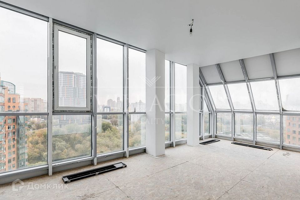 Продаётся 6-комнатная квартира, 390 м²