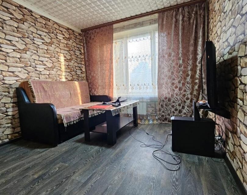 Продаётся 4-комнатная квартира, 65 м²