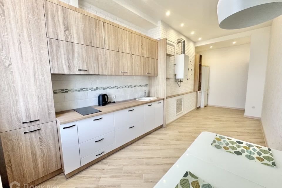 Продаётся 1-комнатная квартира, 51.8 м²