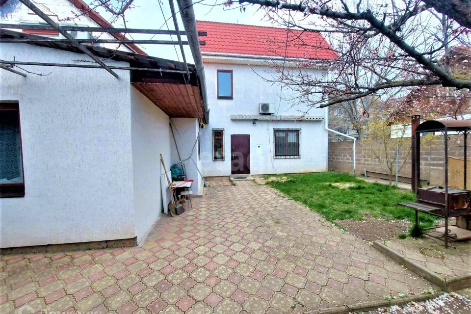 Продаётся 8-комнатная квартира, 250 м²