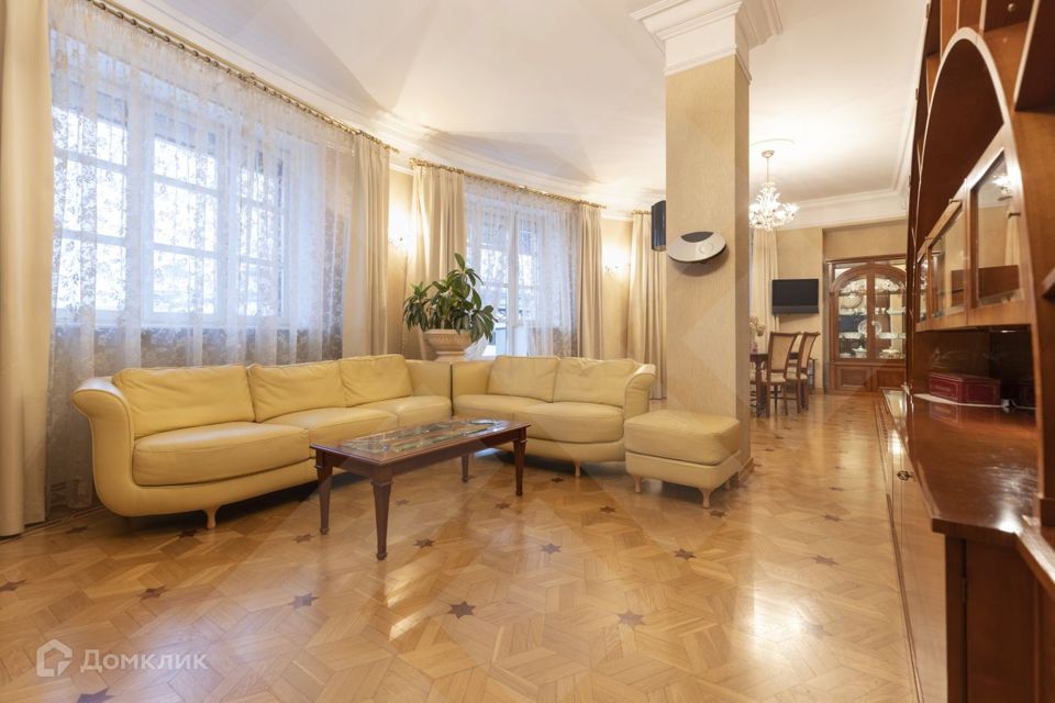 Продаётся 6-комнатная квартира, 308 м²