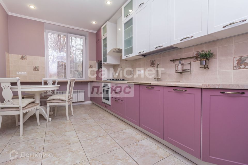 Продаётся 4-комнатная квартира, 162 м²