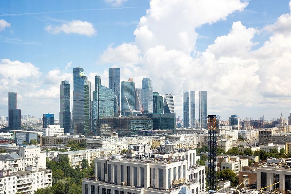 Продаётся 3-комнатная квартира, 128.3 м²