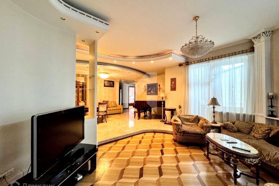 Сдаётся 4-комнатная квартира, 160 м²