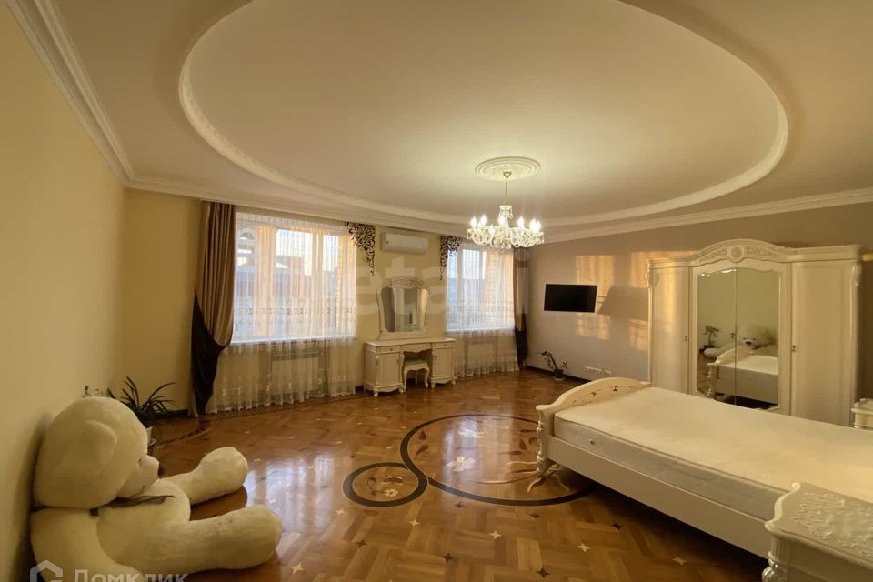 Продаётся 3-комнатная квартира, 138 м²