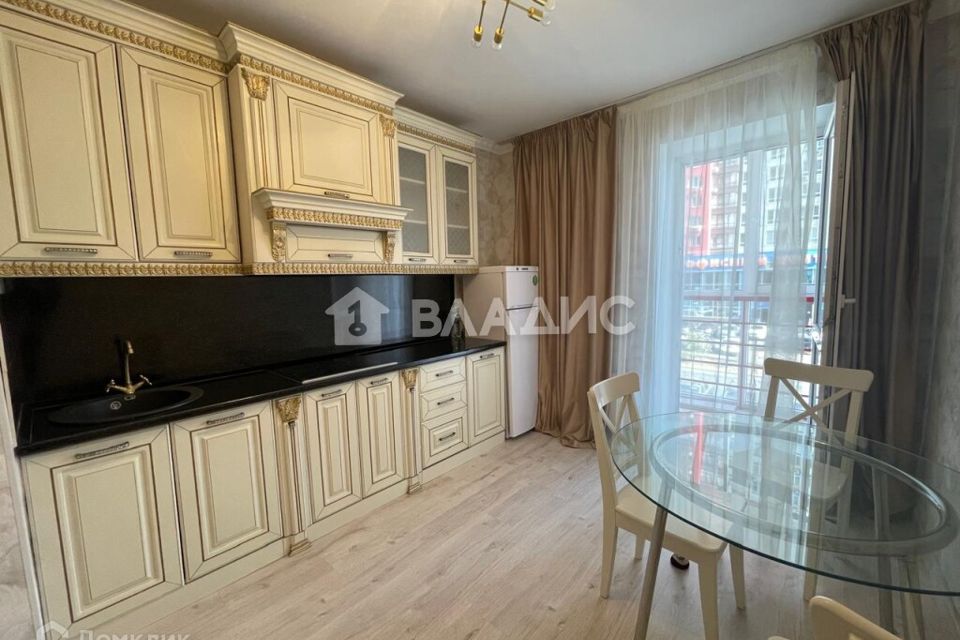 Продаётся 1-комнатная квартира, 42 м²