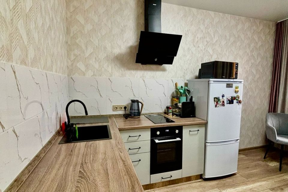Продаётся 1-комнатная квартира, 42 м²