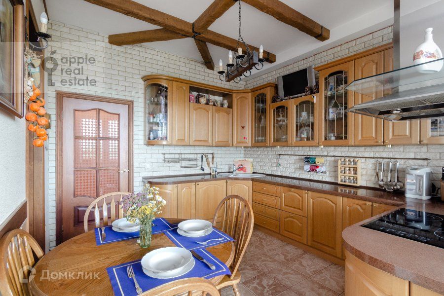 Продаётся 3-комнатная квартира, 127.2 м²