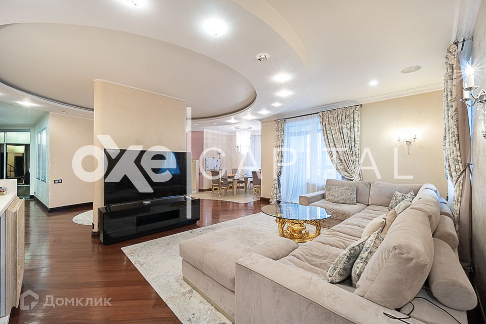 Продаётся 4-комнатная квартира, 257.2 м²