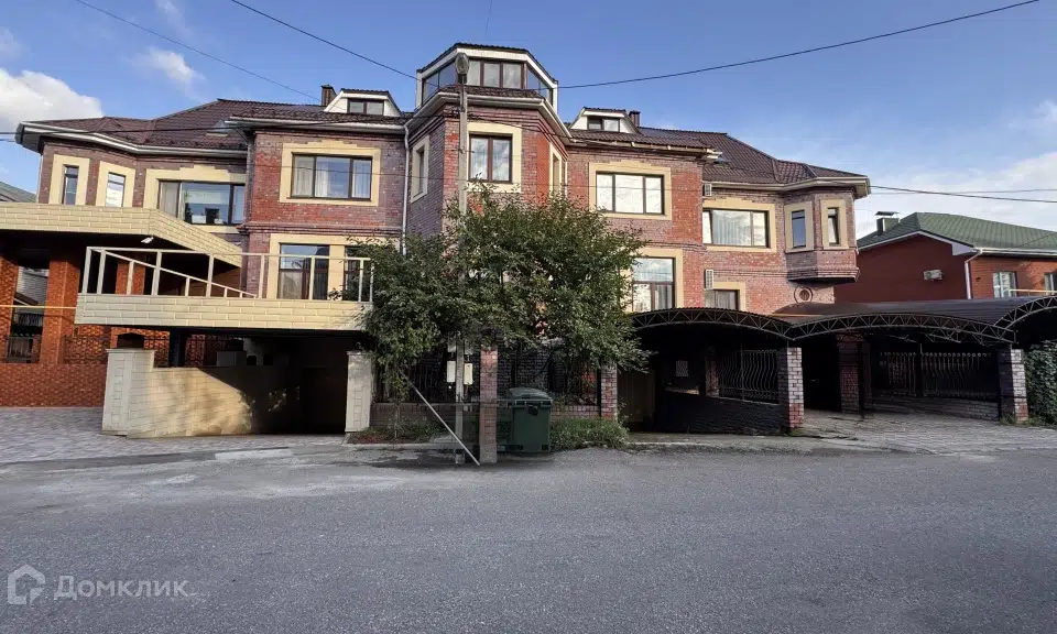 Продаётся 3-этажный дом, 701.3 м²