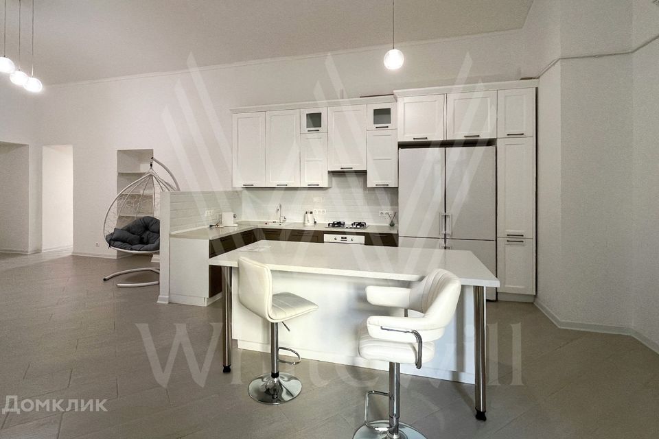 Продаётся 6-комнатная квартира, 301 м²