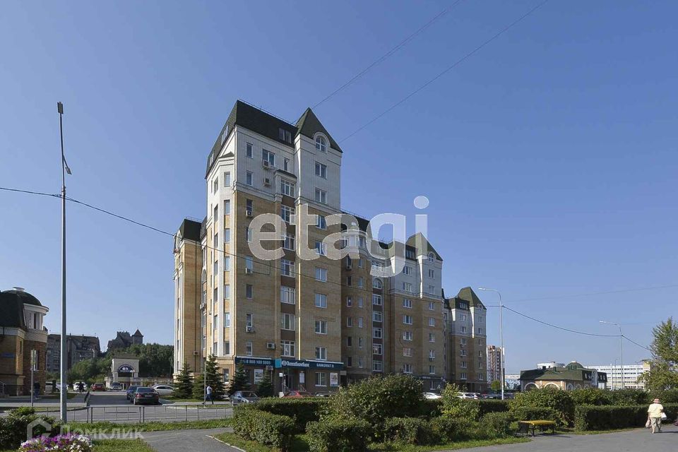 Продаётся 3-комнатная квартира, 146 м²