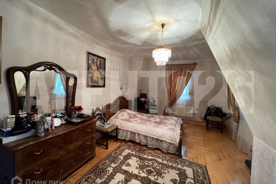 Продаётся 3-комнатная квартира, 164.7 м²
