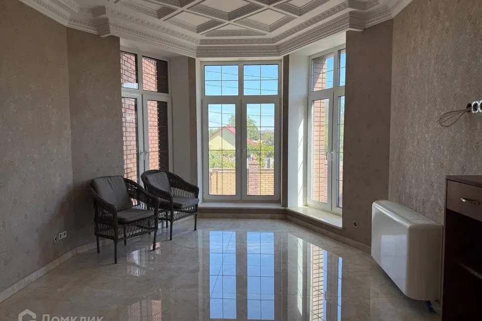 Сдаётся 2-этажный дом, 500 м²