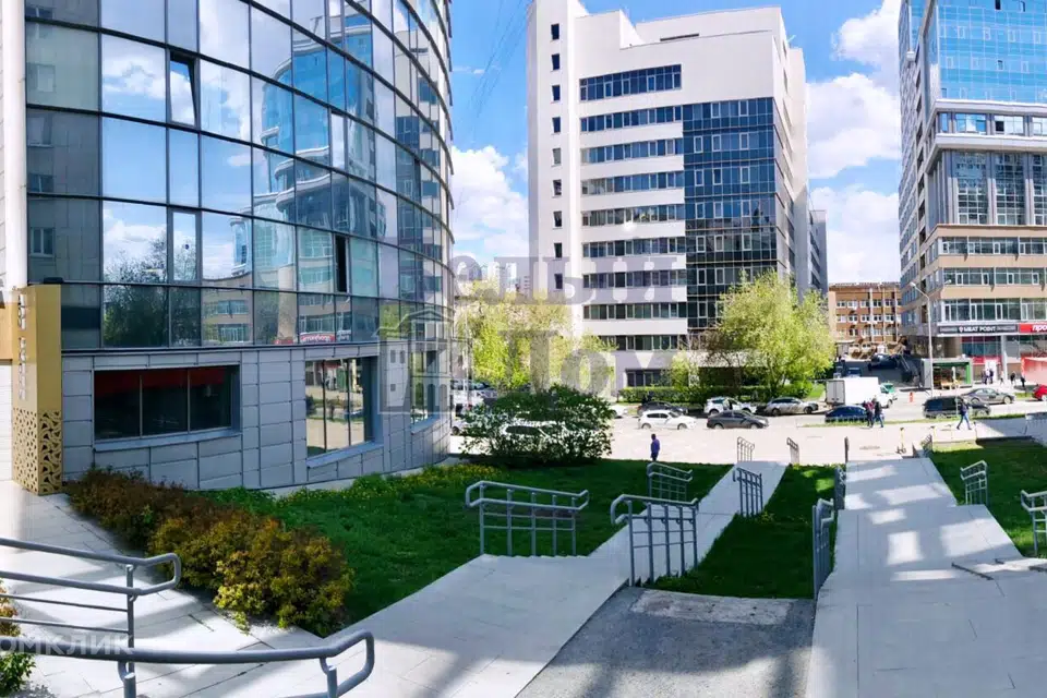 Продаётся торговое помещение, 328.3 м²