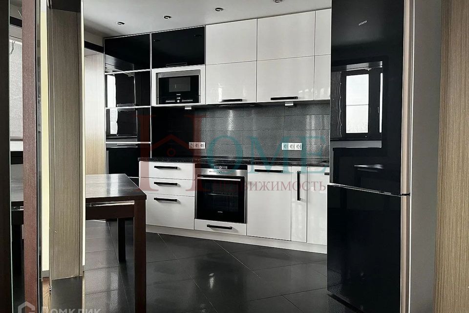 Сдаётся 2-комнатная квартира, 77 м²