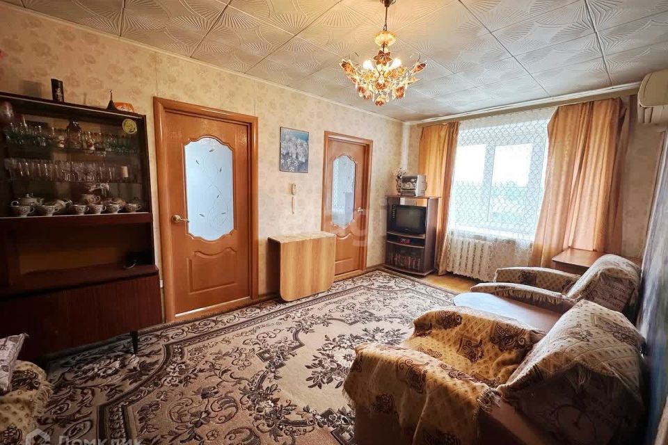 Продаётся 4-комнатная квартира, 61.4 м²