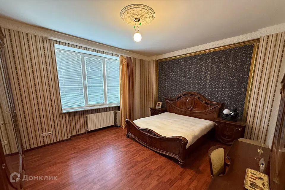 Продаётся 5-комнатная квартира, 220 м²