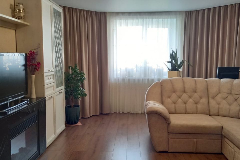 Продаётся 4-комнатная квартира, 82.4 м²