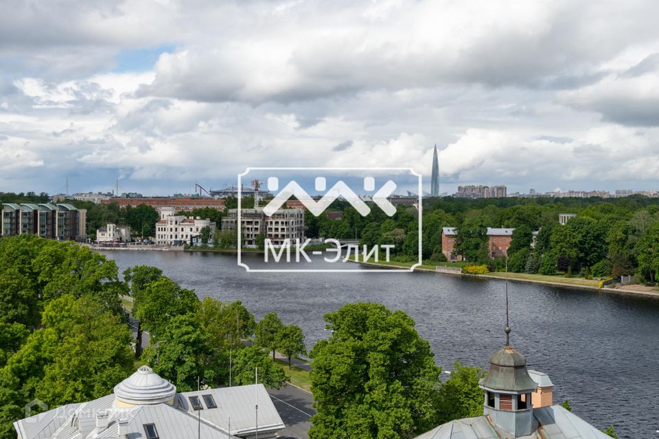Продаётся 3-комнатная квартира, 143.7 м²