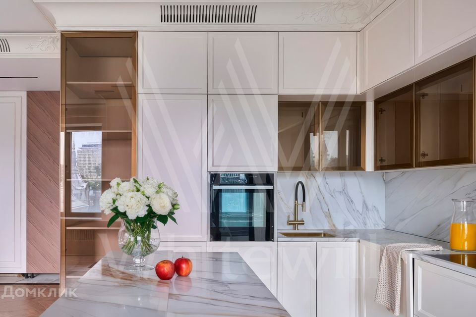 Продаётся 4-комнатная квартира, 130 м²