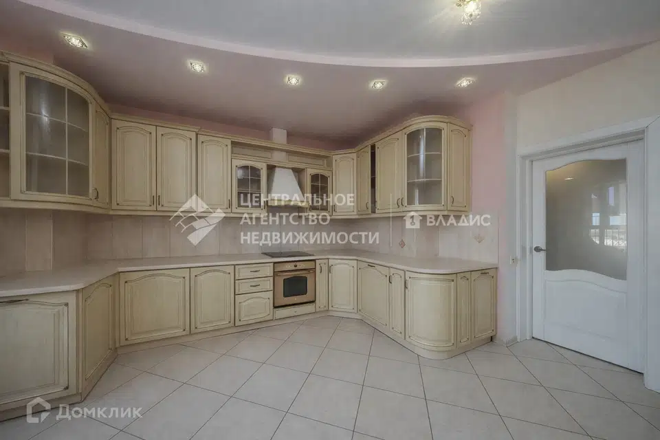 Продаётся 4-комнатная квартира, 163 м²