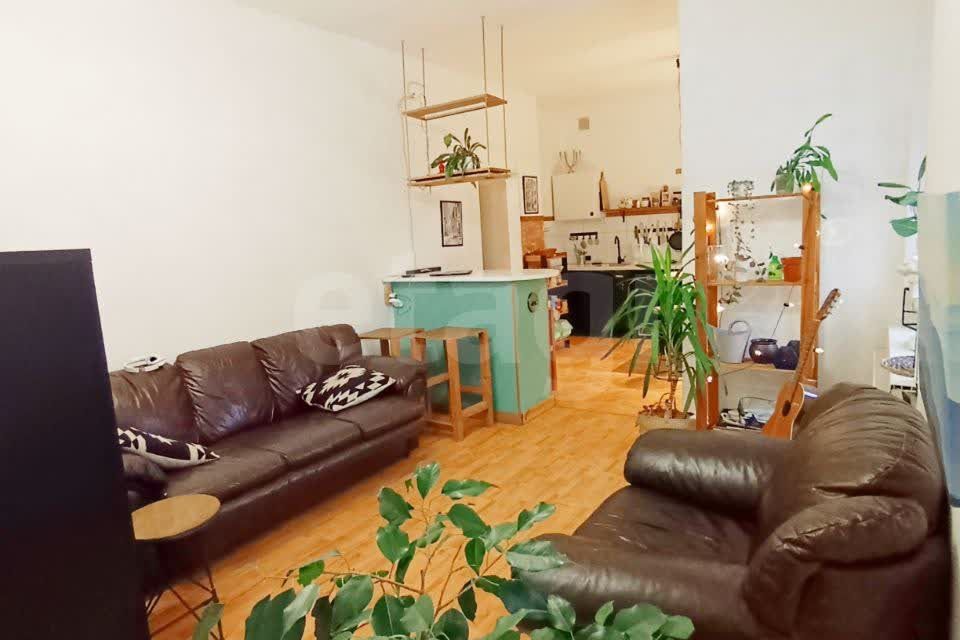 Продаётся 4-комнатная квартира, 128.3 м²