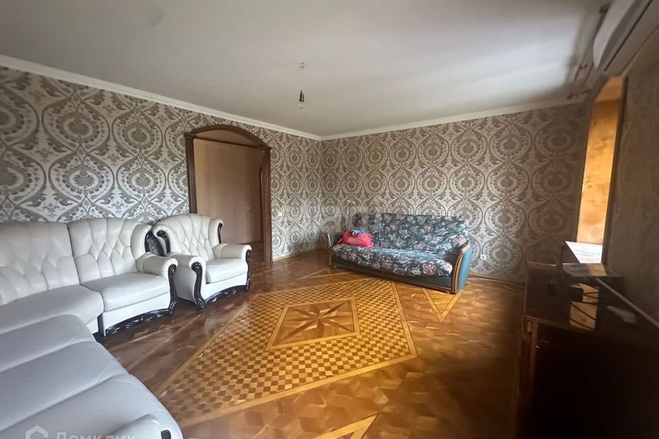 Продаётся 4-комнатная квартира, 131 м²