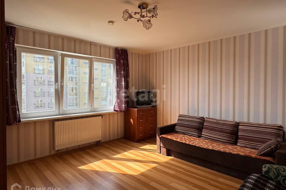 Продаётся 1-комнатная квартира, 37.6 м²