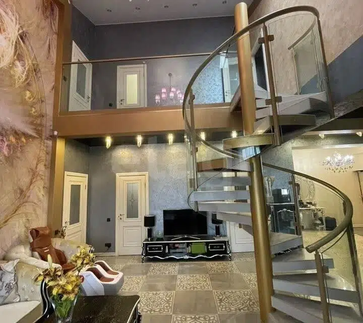 Продаётся 3-комнатная квартира, 167 м²