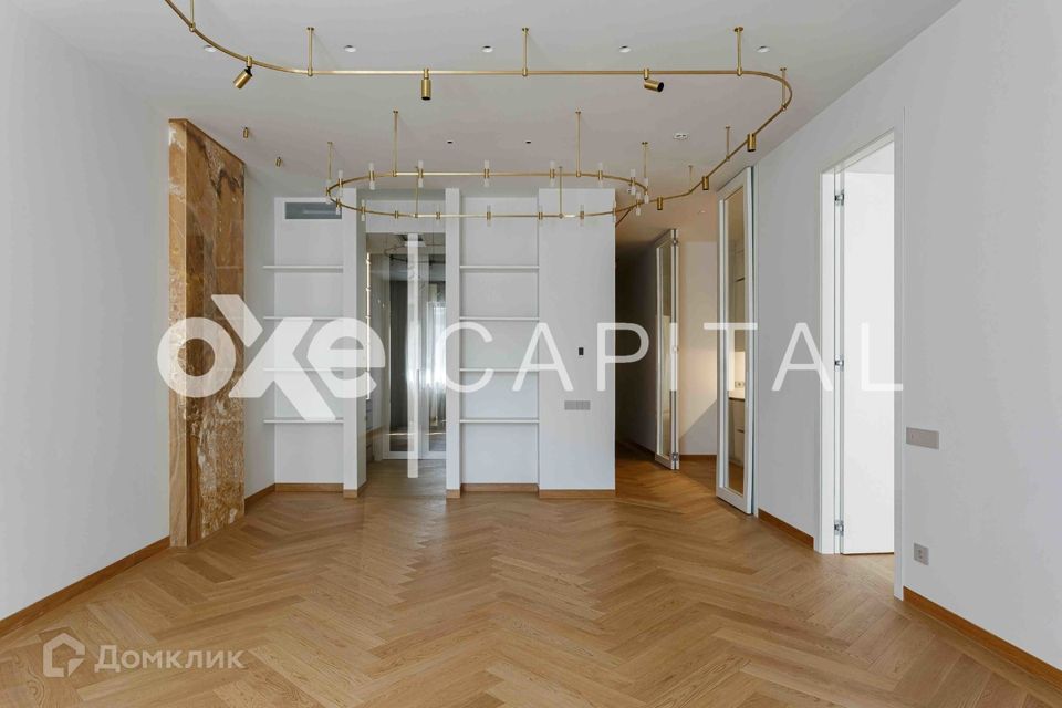 Продаётся 4-комнатная квартира, 141 м²