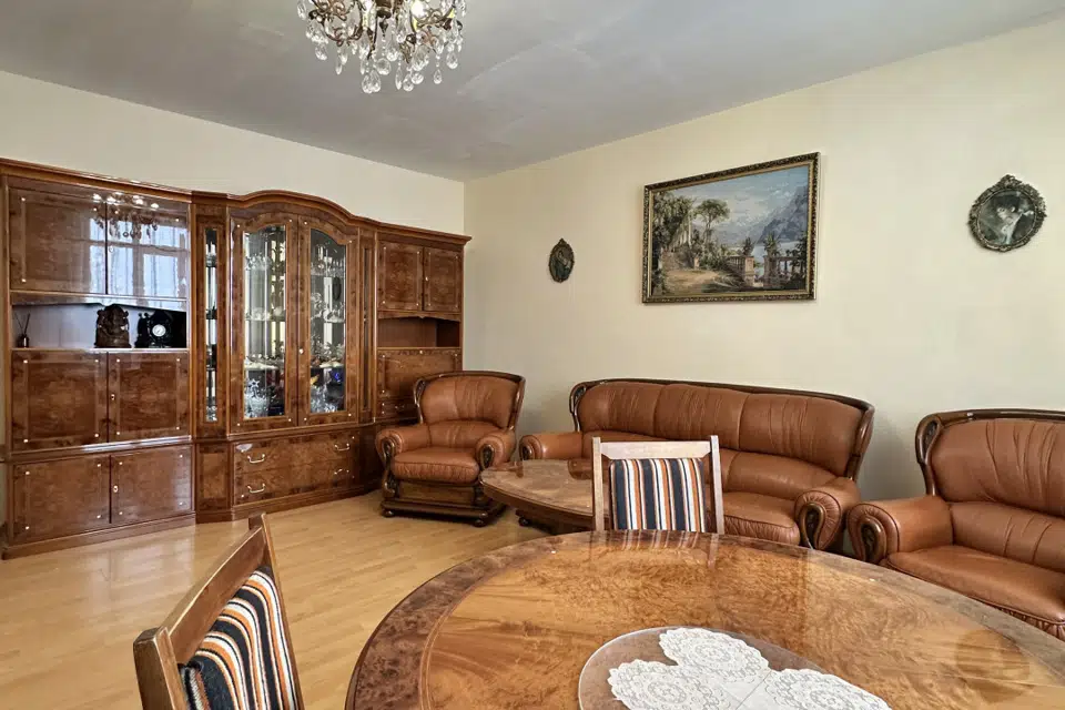 Продаётся 2-комнатная квартира, 76.4 м²