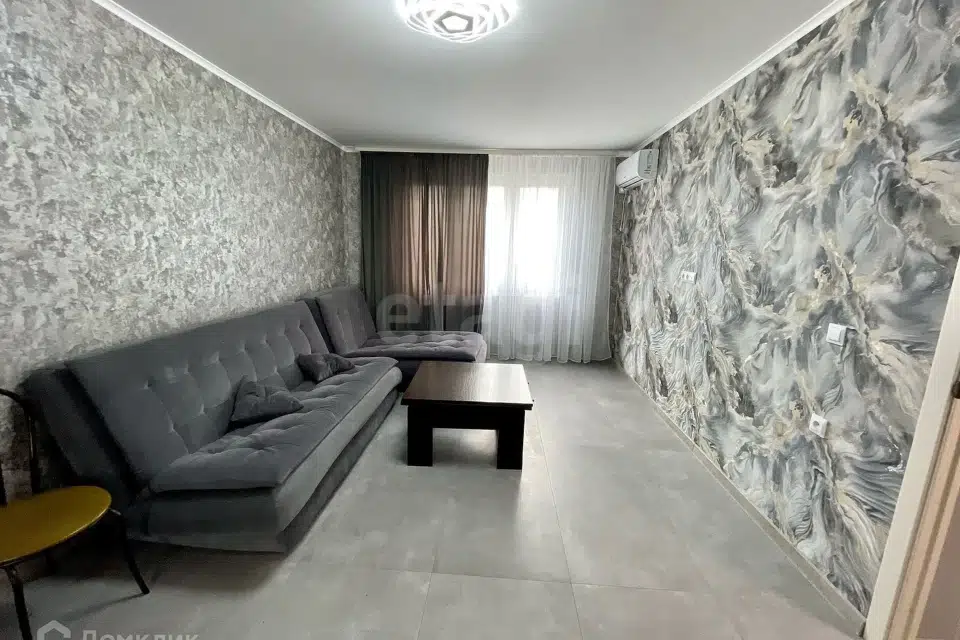 Продаётся 1-комнатная квартира, 42 м²