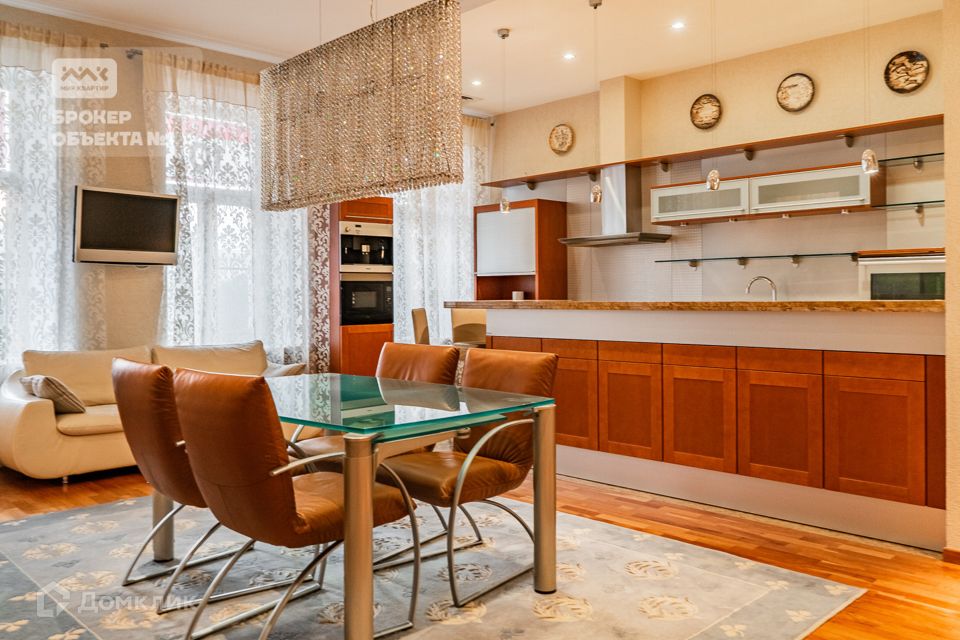 Сдаётся 5-комнатная квартира, 256 м²