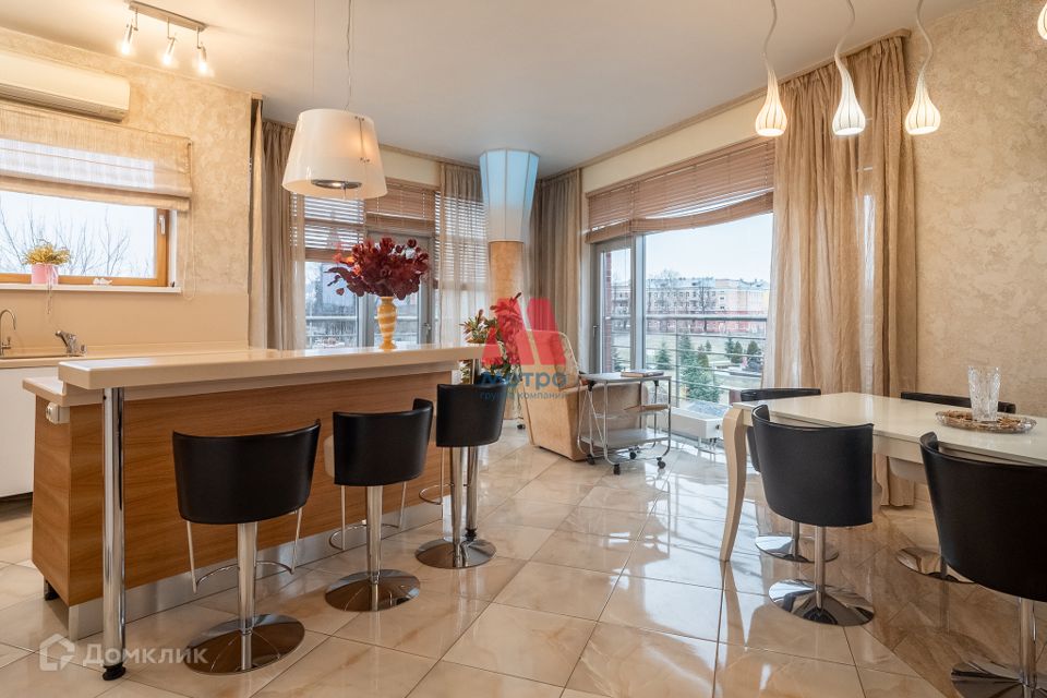 Продаётся 3-комнатная квартира, 133.1 м²