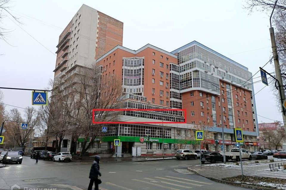Продаётся 4-комнатная квартира, 182 м²