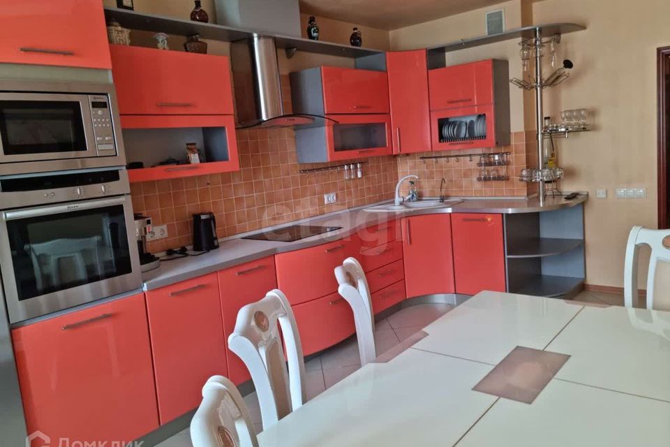 Сдаётся 4-комнатная квартира, 128 м²