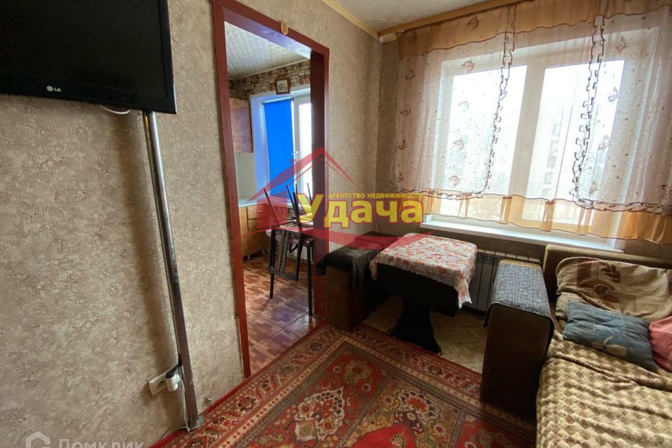 Продаётся 4-комнатная квартира, 60.8 м²