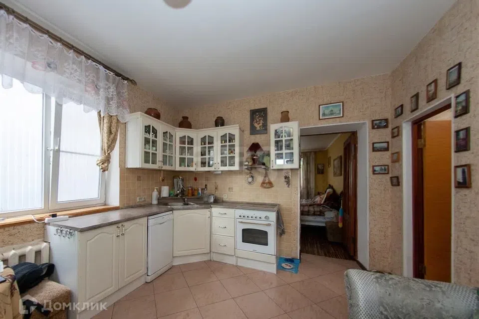 Продаётся 3-этажный дом, 406 м²